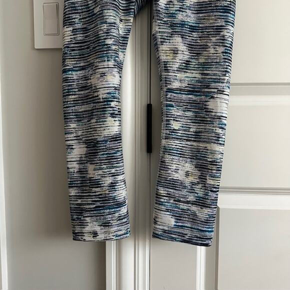 Lululemon Wunder Under Crop Leggings Size 4 Hi-Rise Canada 21" inseam - Picture 4 of 10